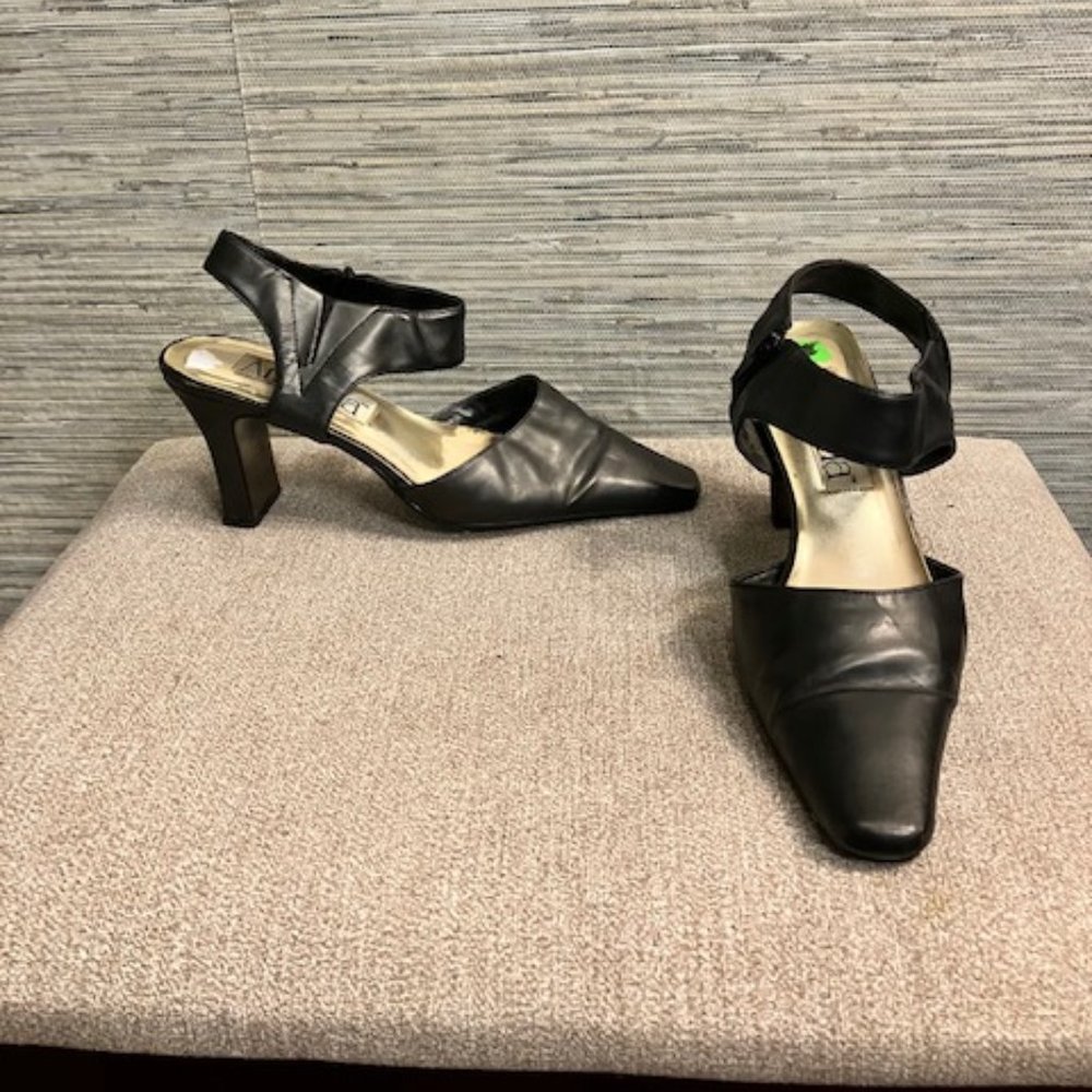 AMANDA - Size 7M - Black Witch Pointed Toe with 3 Inch Heel - Style is "GLENDA"